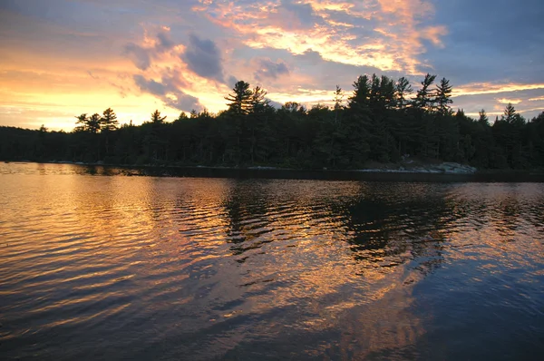 Pôr do sol sobre um lago Adirondack — Fotografia de Stock