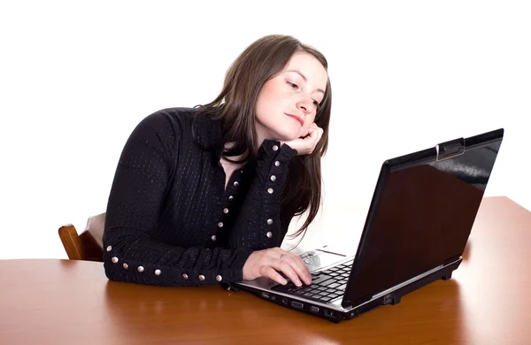 Девушка Офисе Работающая Компьютером Изолированные Белом — стоковое фото