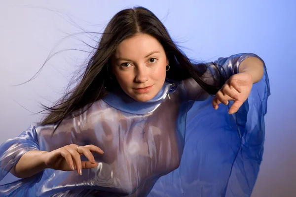 Menina bonito em um manto transparente — Fotografia de Stock