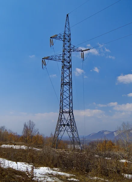 Toren van een hoog-voltage elektrische main — Stockfoto