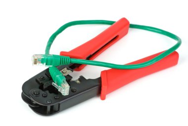 Kıvırcıklaştırma kesici alet ve yeşil patchcord