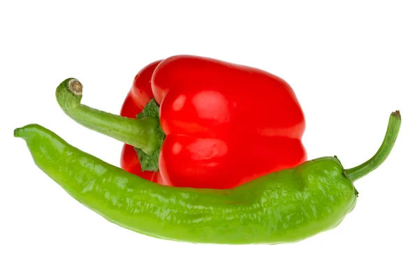 Зеленый перец чили и красный перец — стоковое фото