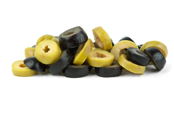 Piccola Pila Olive Nere Verdi Tagliate Fette Isolate Sullo Sfondo — Foto Stock