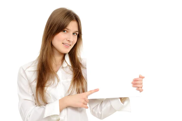 Женщина держит пустую белую доску — стоковое фото