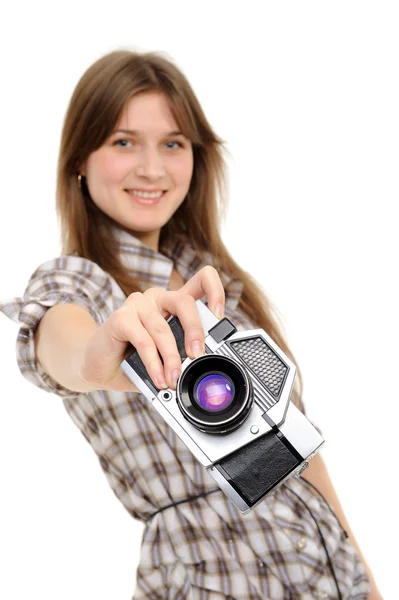 Femme prenant des photos avec un appareil photo vintage — Photo