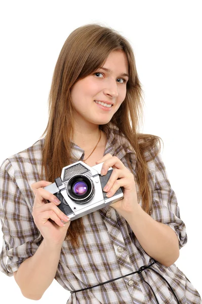 Женщина фотографируется с винтажной камерой — стоковое фото