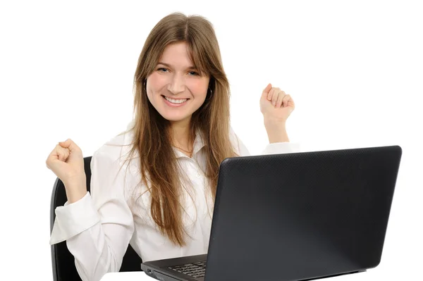 Frau mit Laptop genießt Erfolg — Stockfoto