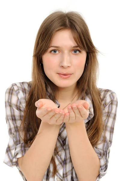 Ung kvinna håller hand presenterar en produkt — Stockfoto
