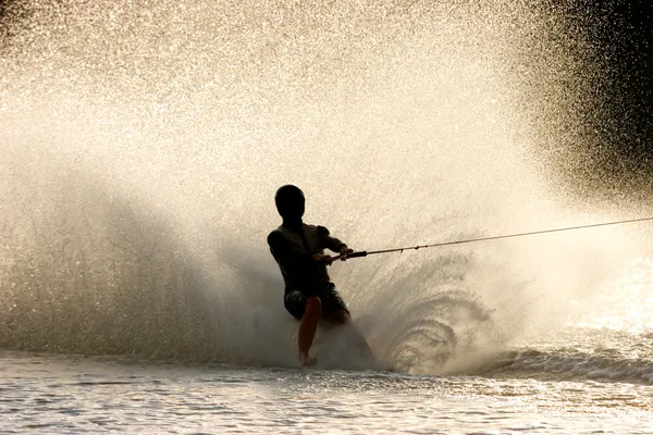 Босоногий водный лыжник — стоковое фото