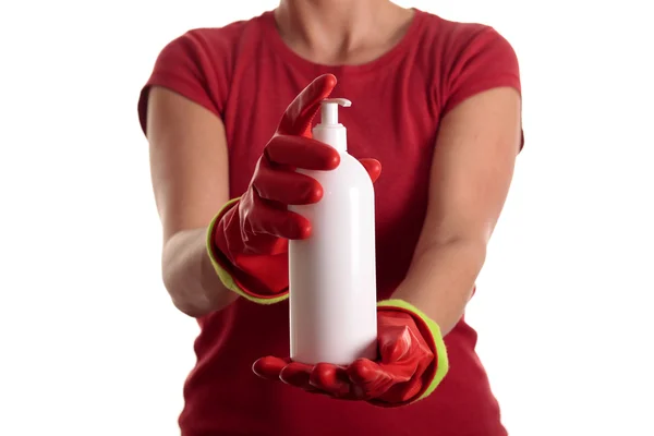 Frau in roten Gummihandschuhen — Stockfoto