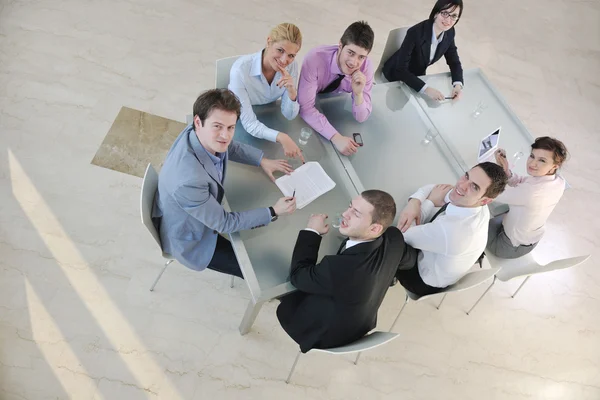 Группа деловых кругов на совещании — стоковое фото