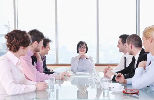 Unternehmensgruppe bei Treffen — Stockfoto