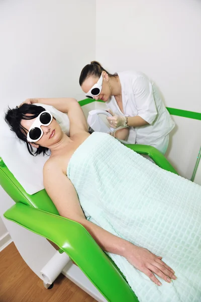 Hudvård och laser hårborttagning — Stockfoto