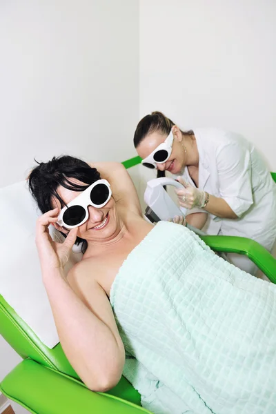 Hudvård och laser hårborttagning — Stockfoto