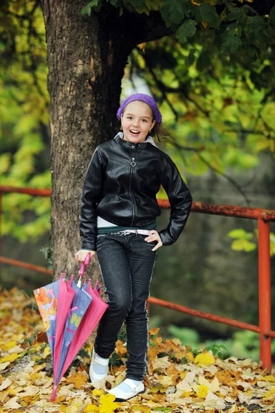 Chica feliz con paraguas — Foto de Stock