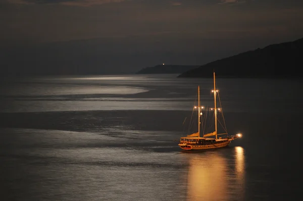 Luxury tourist boat at sea on summer vacation — Stok fotoğraf