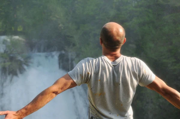 Wasserfall Mann — Stockfoto