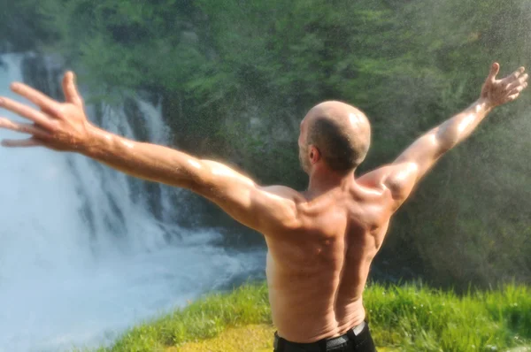 Wasserfall Mann — Stockfoto