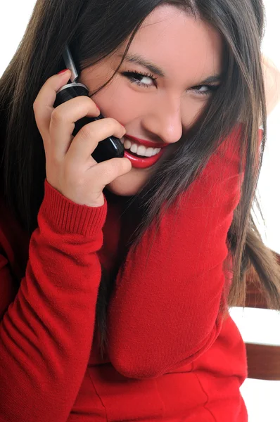 Jeune femme parler sur téléphone portable — Photo