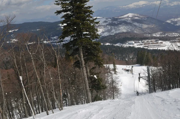 冬スポーツ スキー場のリフト リラックスします。 — ストック写真
