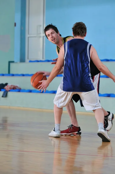 Basketbal duel — Stockfoto