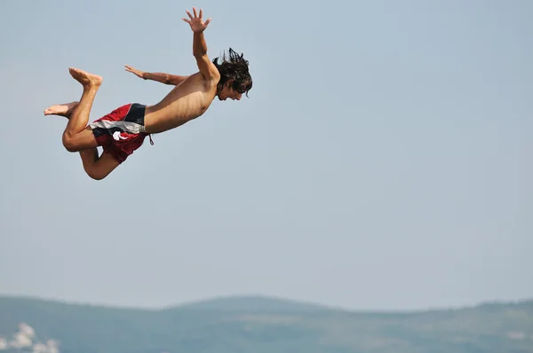 소년 점프 해 — 스톡 사진