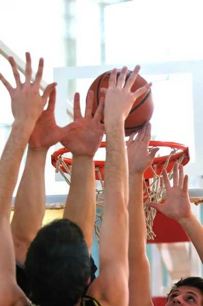 Pojedynek koszykówki — Zdjęcie stockowe