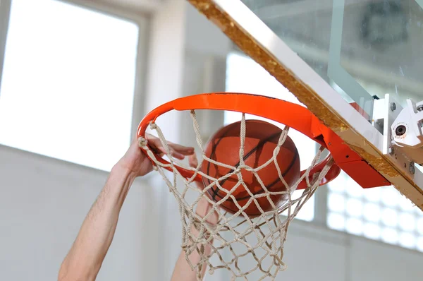 Basketball duel — Stock Photo, Image