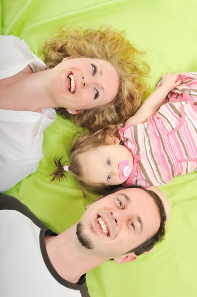 Mutlu genç aile — Stok fotoğraf