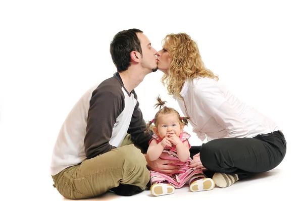 Gelukkig jonge familyhappy jonge gezin — Stockfoto