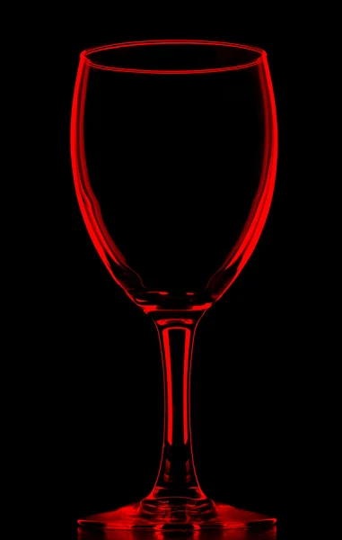 Verre à vin vide rouge transparent sur noir — Photo
