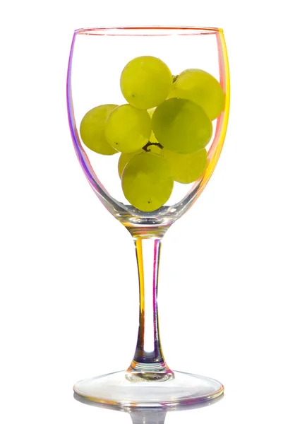 Sklenice na víno s hrozny — Stock fotografie