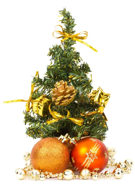 Рождественские украшения и елка — стоковое фото
