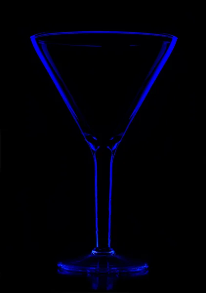 Bicchiere da martini vuoto trasparente su nero — Foto Stock