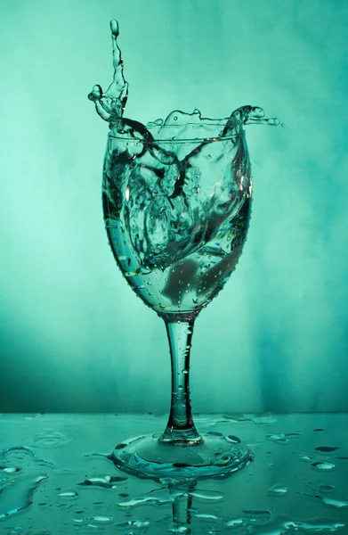 Glas med vattenstänk — Stockfoto