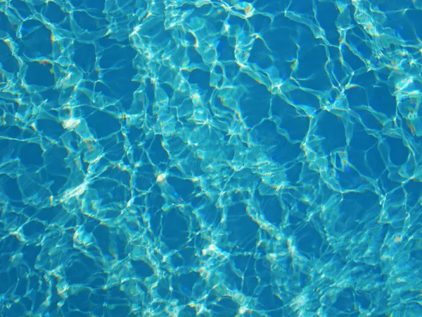 清澈的游泳池水 — 图库照片