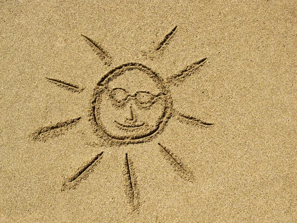 Słońce, opierając się na piasku — Zdjęcie stockowe