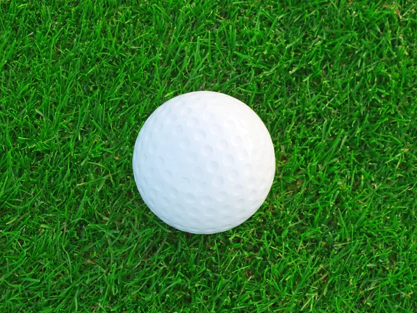 Мяч Гольфа Зеленой Траве — стоковое фото