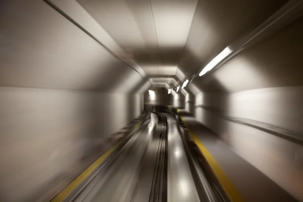 Através do túnel — Fotografia de Stock