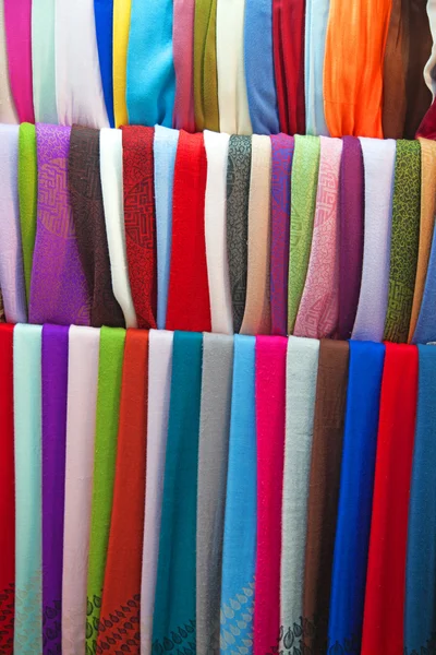 Kleurrijke kasjmier sjaals — Stockfoto