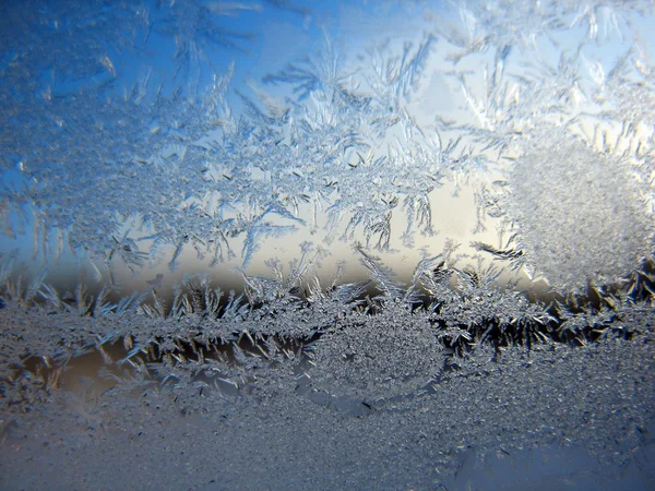 Schneematsch am Winterfenster — Stockfoto