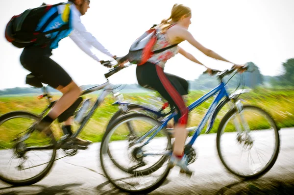 A kerékpárosok a mozgás — Stock Fotó