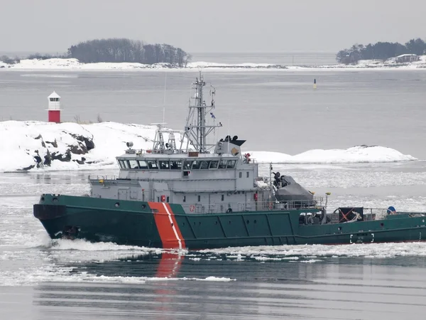 Navio de transporte no mar congelado — Fotografia de Stock