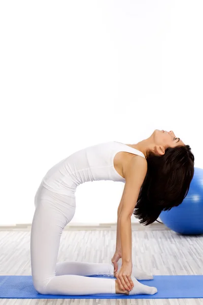 Donna Che Esercizio Stretching — Foto Stock