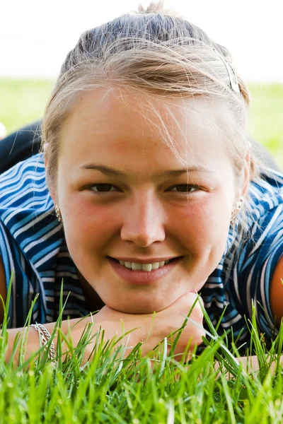 幸せな若い女の子 — ストック写真