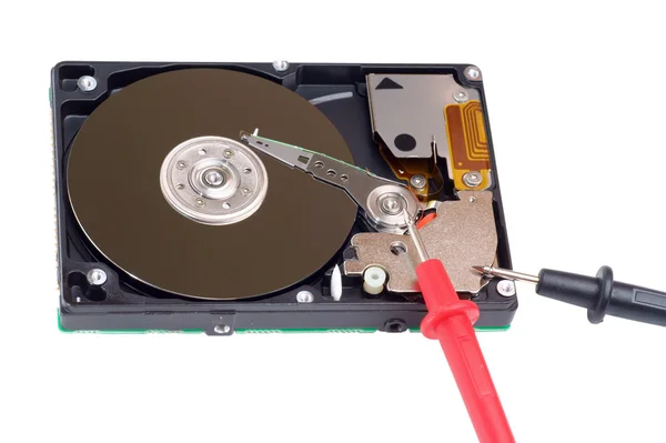 Diagnose und Reparatur magnetischer Computer-Festplatte — Stockfoto
