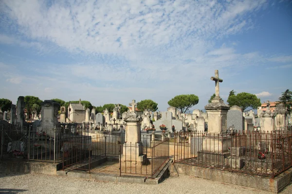 Begraafplaats in Zuid-Frankrijk — Stockfoto
