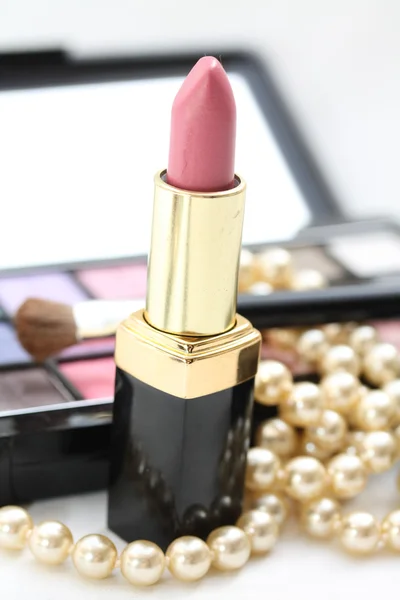 Lápiz labial rosa y maquillaje palet —  Fotos de Stock