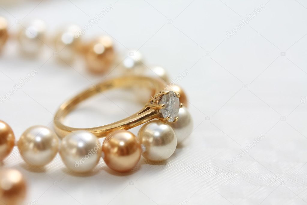 Solitaire diamond ring on pearls