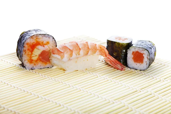 Ázsiai Lazackaviáros sushi tekercs — Stock Fotó